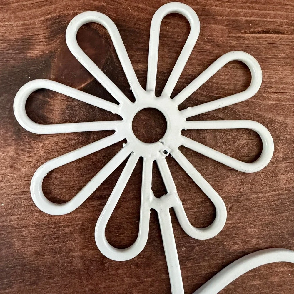Set of 2 White Boho Metal Flower Wall Hooks Daisy Vine Scroll Whimsical Decor
